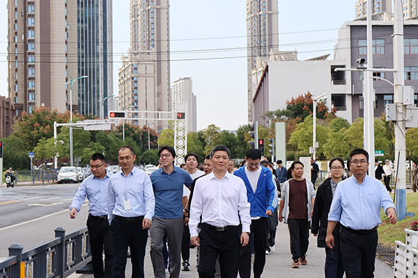 星空网页版组织全体员工参加省创投2023年“金秋健步行，聚力共奋进”健步行活动