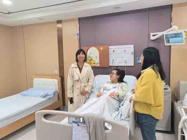 星空网页版工会走访慰问生育女员工