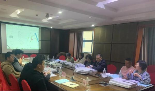 星空网页版编制的《南昌市西湖区2025年莱茵半岛等25个老旧小区改造项目可行性研究报告》顺利通过专家评审